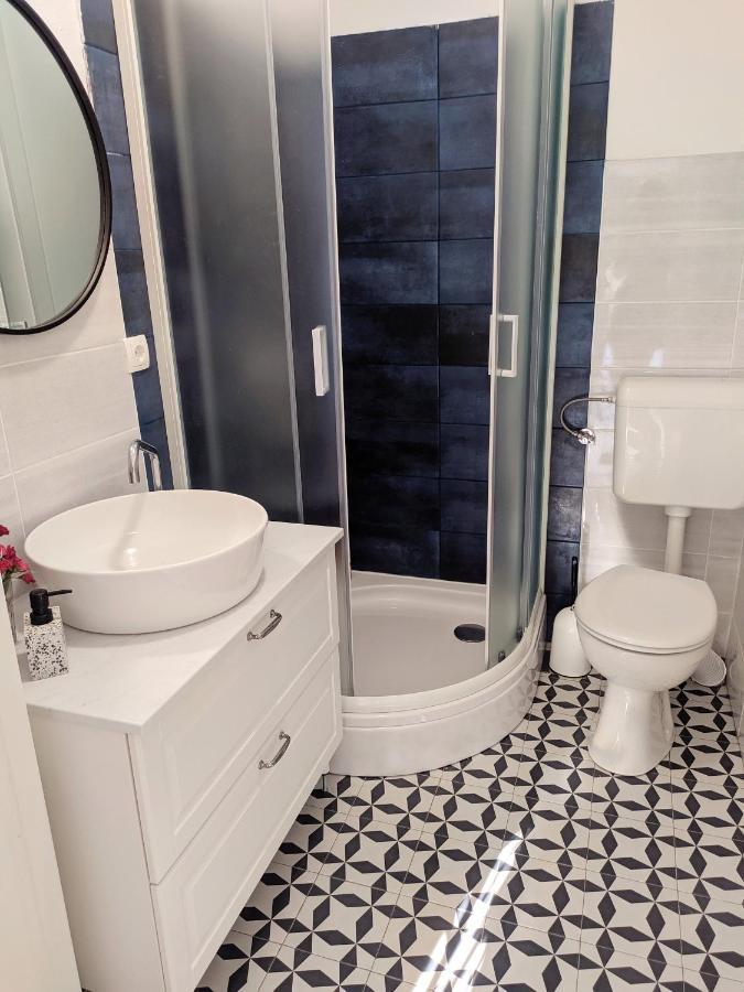 Modern Apartment With 3 Bedrooms Makarska Bagian luar foto