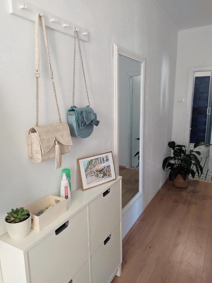 Modern Apartment With 3 Bedrooms Makarska Bagian luar foto